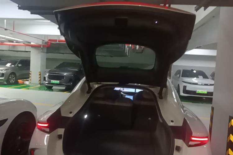 Used IM L6 2025 Ultra Model Trunk