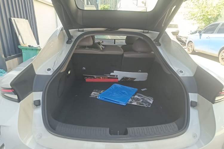 Used IM L6 2025 Ultra Model Trunk