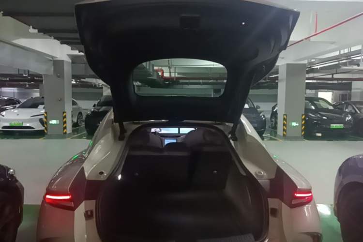 Used IM L6 2025 Ultra Model Trunk