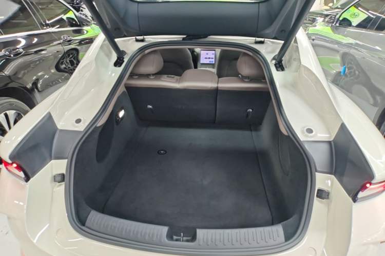 Used IM L6 2025 Ultra Model Trunk