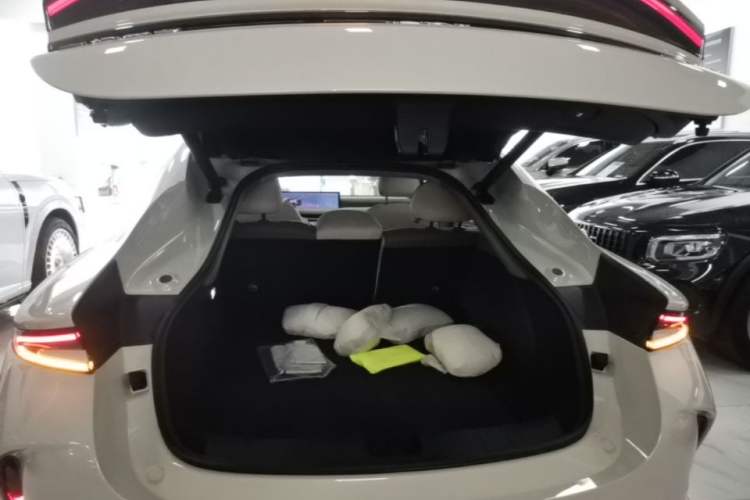 Used IM L6 2025 Pro Max model Trunk