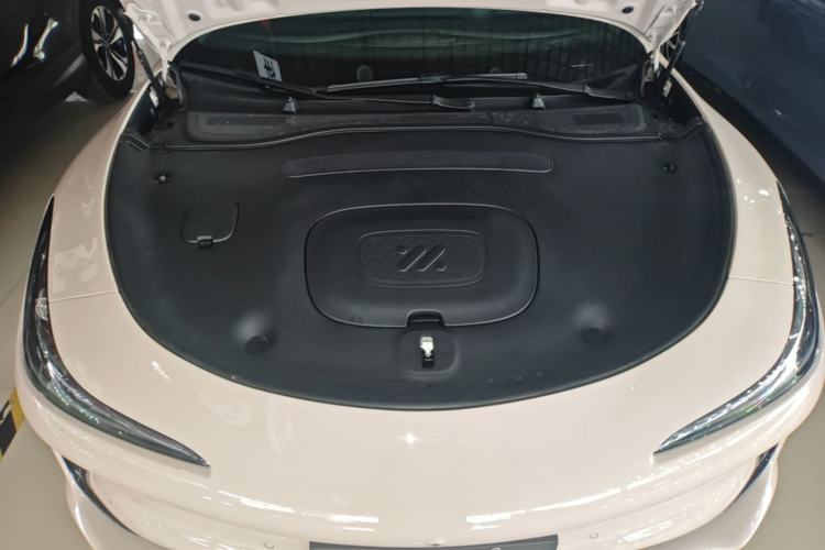 Used IM L6 2025 Max Engine Bay