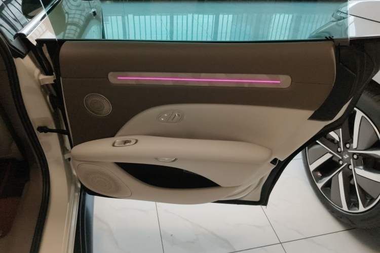 Used IM L6 2025 Max+ Right Rear Door Interior