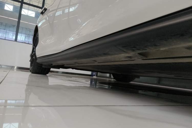 Used IM L6 2025 Max+ Right Side Sill