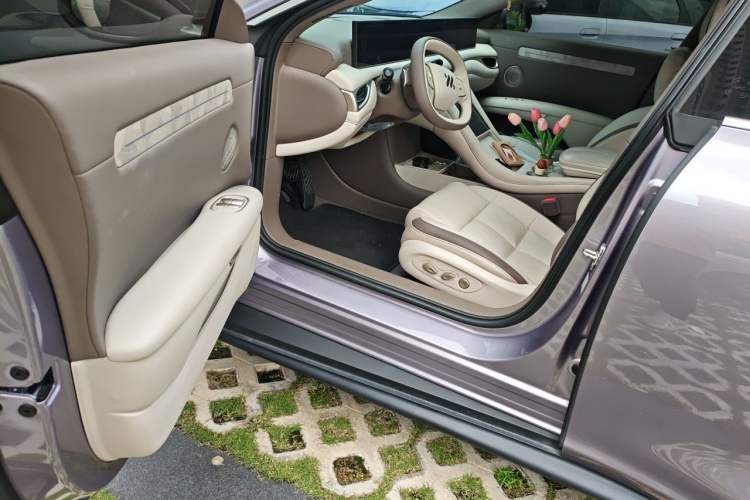 Used IM L6 2025 Max+ Driver Seat