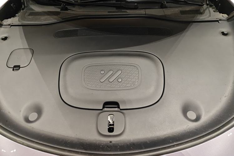 Used IM L6 2025 Ultra Model Engine Bay