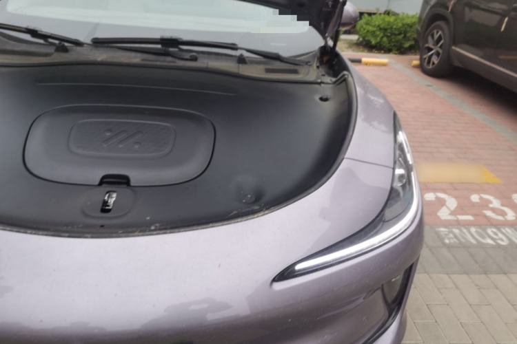 Used IM L6 2025 Max Engine Bay Left