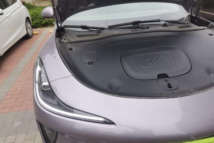 Used IM L6 2025 Max Engine Bay Right