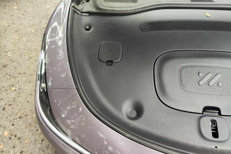 Used IM L6 2025 Max+ Engine Bay Right