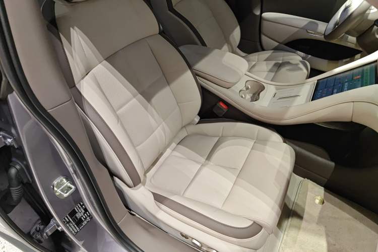 Used IM L6 2025 Ultra Model Right Front Seat