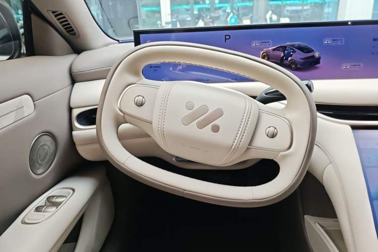 Used IM L6 2025 Max+ Steering Wheel