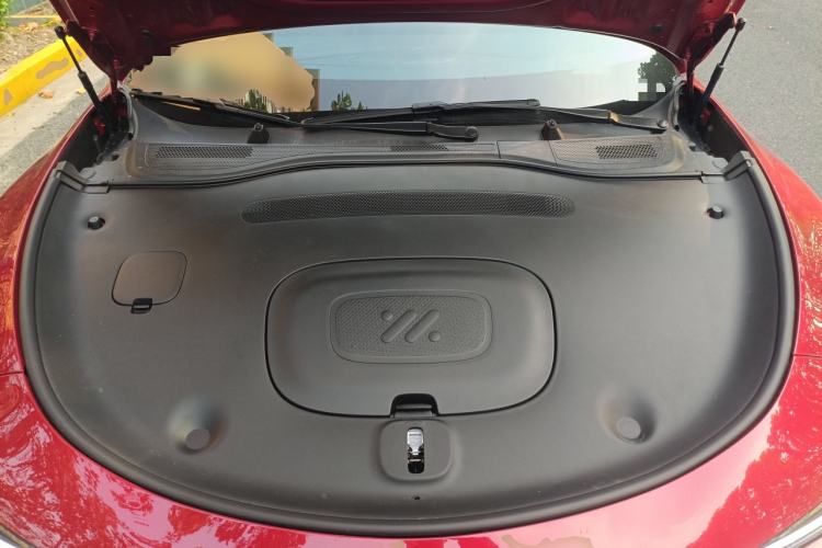 Used IM L6 2025 Max Engine Bay