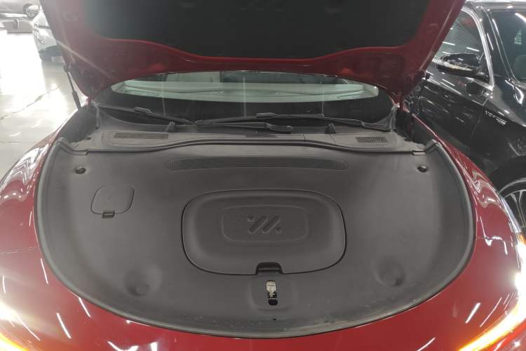 Used IM L6 2025 Max Engine Bay