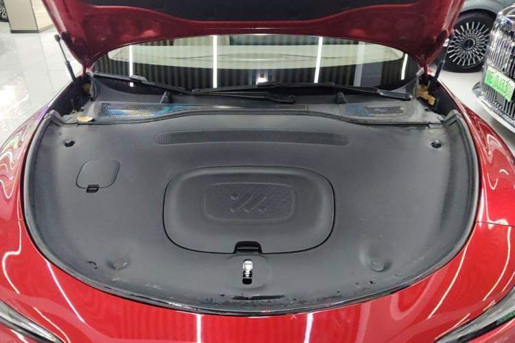 Used IM L6 2025 Max Engine Bay