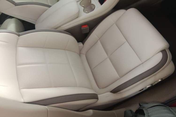 Used IM L6 2025 Max Right Front Seat