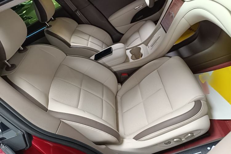 Used IM L6 2025 Max+ Right Front Seat