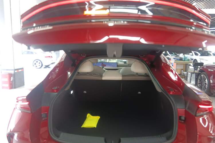Used IM L6 2025 Max Trunk