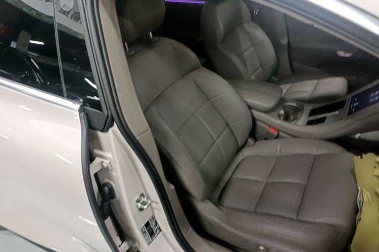 Used IM L6 2025 Max Right Front Seat