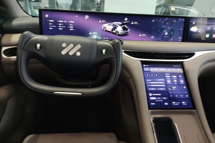 Used IM L6 2025 Ultra Model Center Console