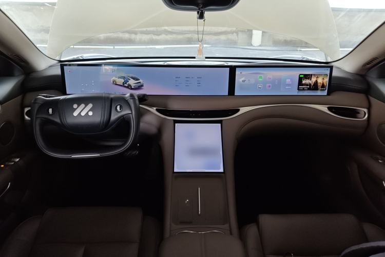 Used IM L6 2025 Ultra Model Center Console