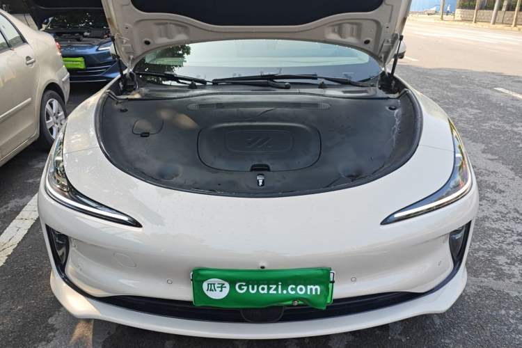 Used IM L6 2025 Max Engine Bay