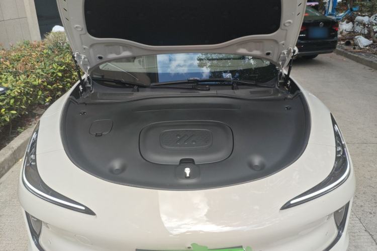 Used IM L6 2025 Max Engine Bay