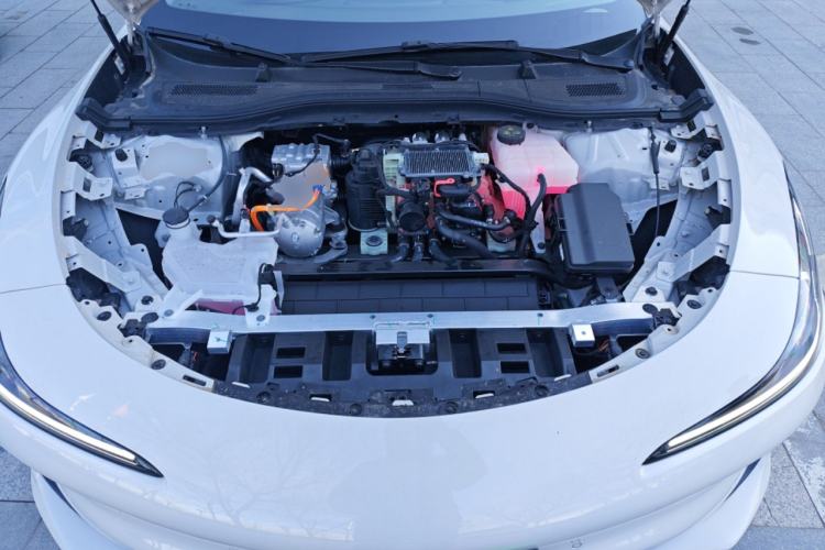 Used IM L6 2025 Max Engine Bay