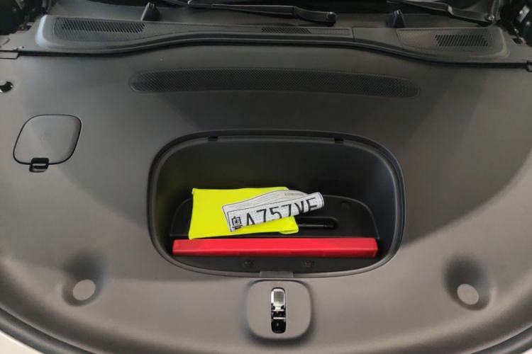 Used IM L6 2025 Ultra Model Engine Bay