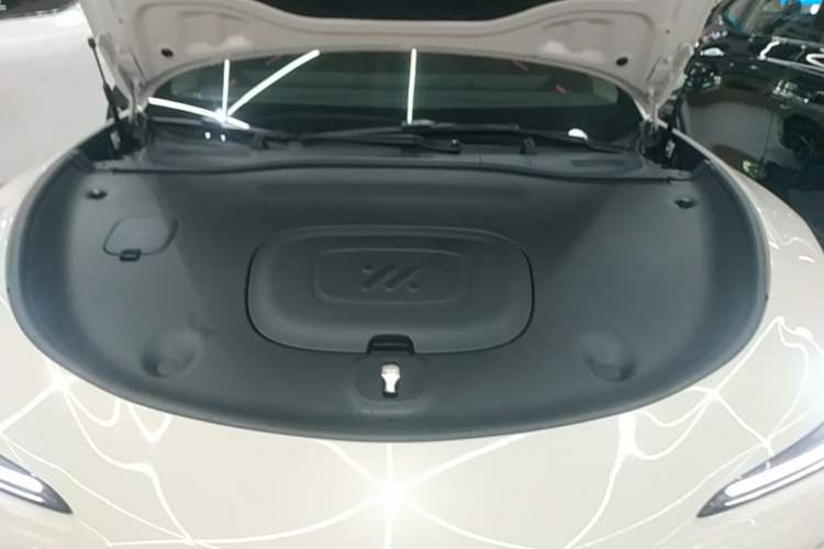 Used IM L6 2025 Ultra Model Engine Bay