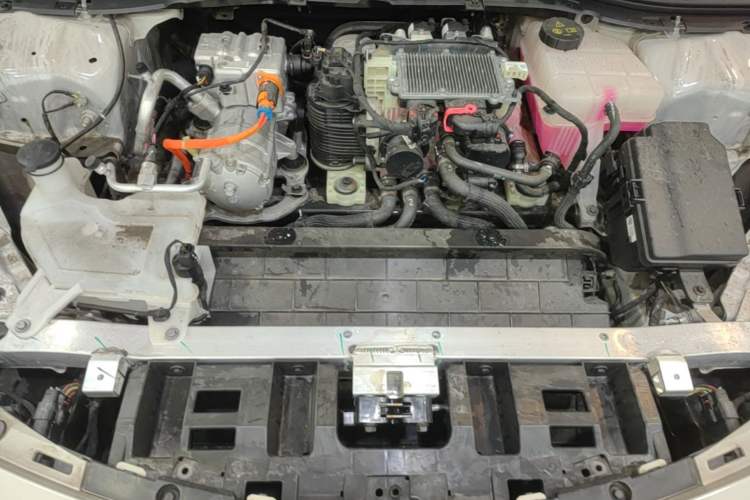 Used IM L6 2025 Ultra Model Engine Bay