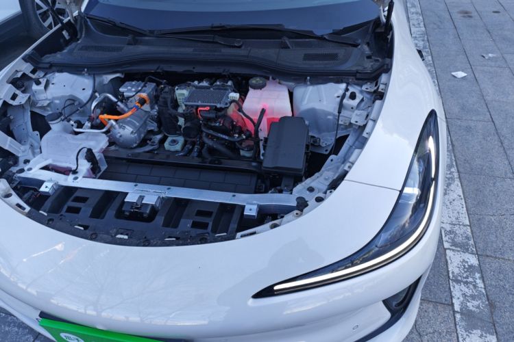Used IM L6 2025 Max Engine Bay Left