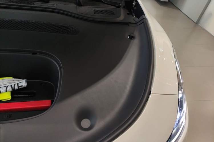 Used IM L6 2025 Ultra Model Engine Bay Left