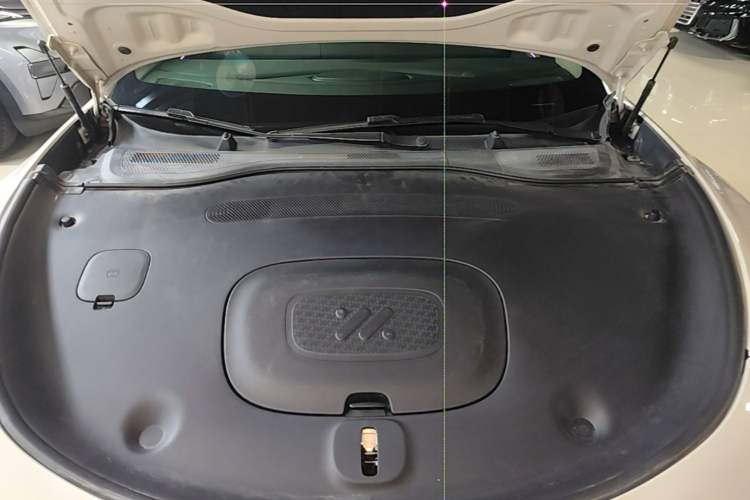 Used IM L6 2025 Ultra Model Engine Bay