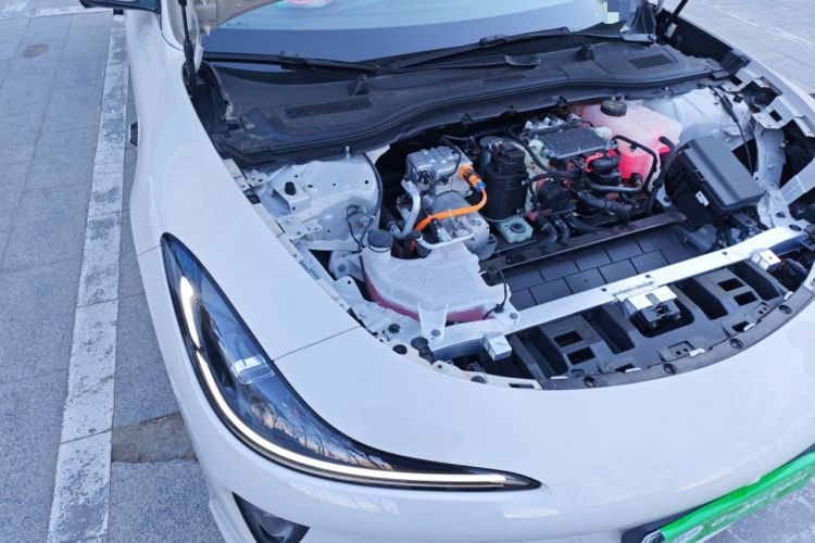 Used IM L6 2025 Max Engine Bay Right