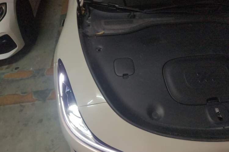 Used IM L6 2025 Max+ Engine Bay Right