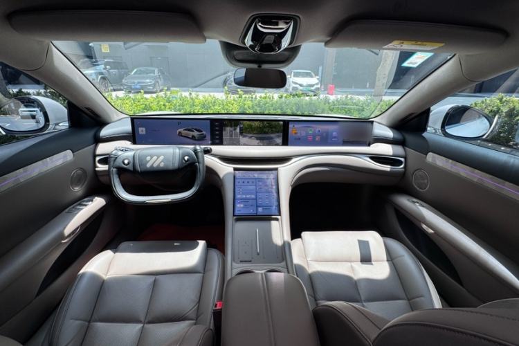 Used IM L6 2025 Ultra Model Interior 1