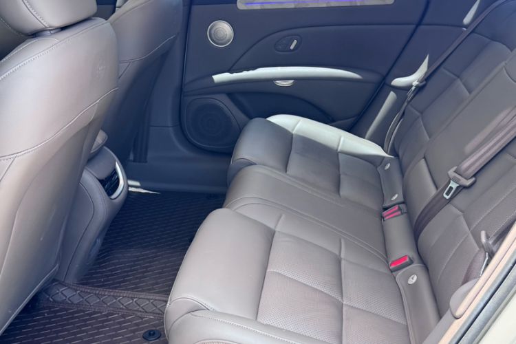 Used IM L6 2025 Ultra Model Interior 2