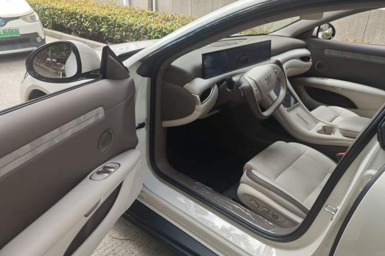 Used IM L6 2025 Max Interior 3