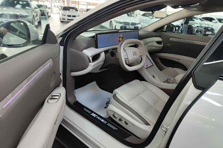 Used IM L6 2025 Max Interior 3