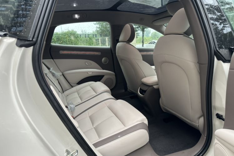 Used IM L6 2025 Max Interior 4
