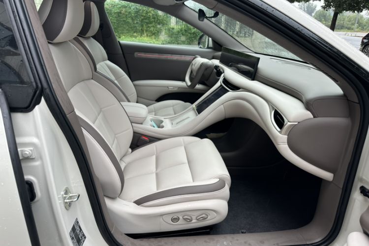 Used IM L6 2025 Max Interior 5