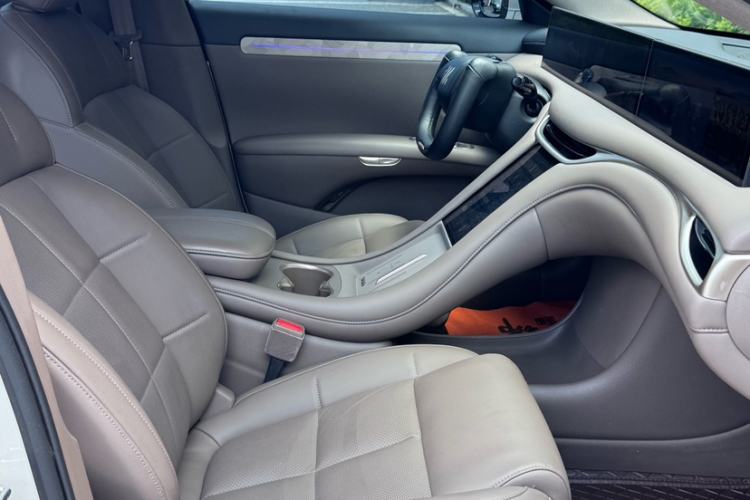Used IM L6 2025 Ultra Model Interior 6