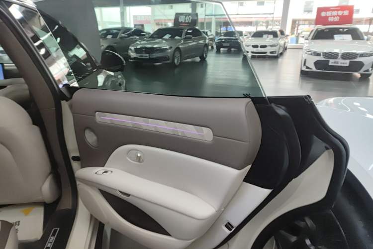 Used IM L6 2025 Max Interior 6