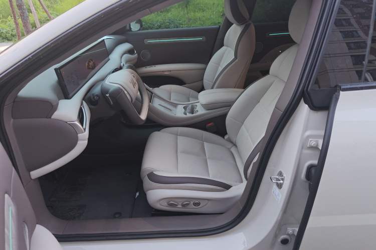 Used IM L6 2025 Max Left Front Seat