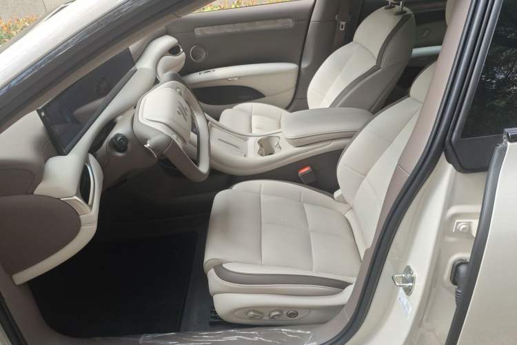 Used IM L6 2025 Max Left Front Seat