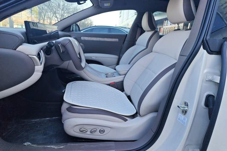 Used IM L6 2025 Max Left Front Seat