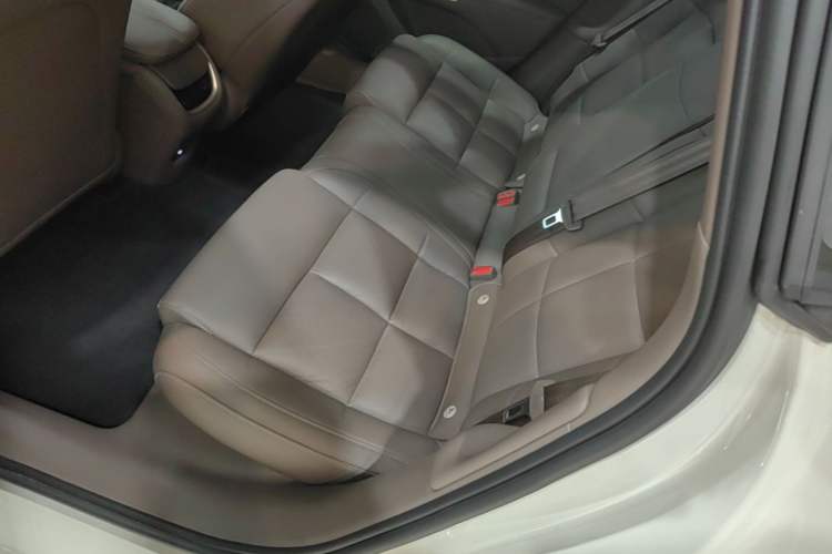 Used IM L6 2025 Ultra Model Left Rear Seat