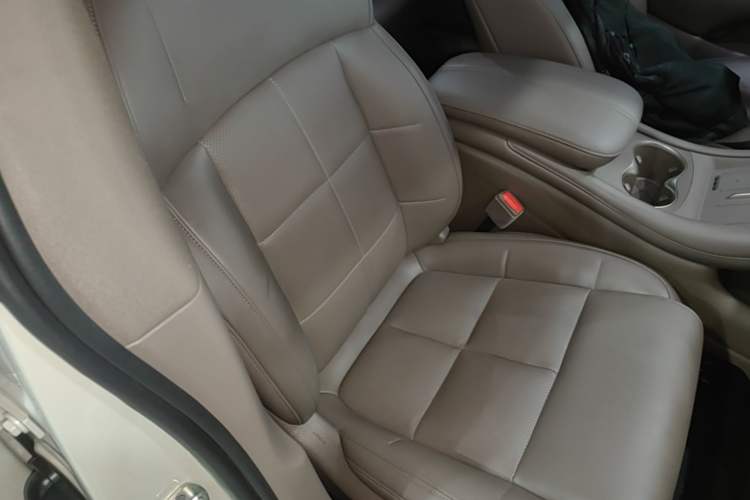 Used IM L6 2025 Ultra Model Right Front Seat