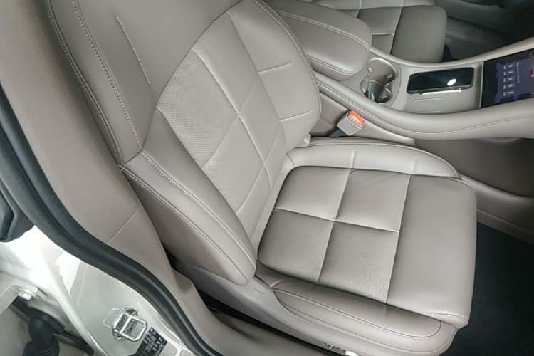 Used IM L6 2025 Ultra Model Right Front Seat