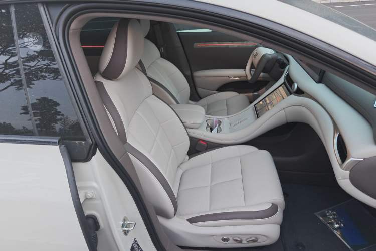 Used IM L6 2025 Max Right Front Seat